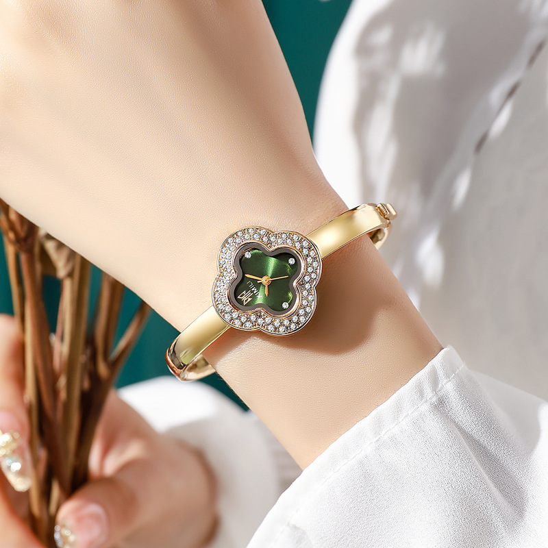 女性の高級ダイヤモンドがちりばめられた四つ葉のクローバークォ - Luxury Watch Diamond のレビューと価格