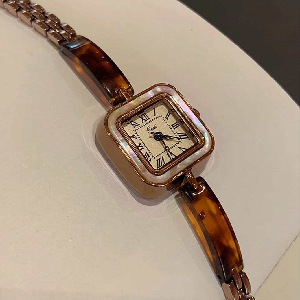 高級ヴィンテージレディースウォッチ、ローマ数字とスクエアダイ - Luxury Watch Vintage のレビューと価格