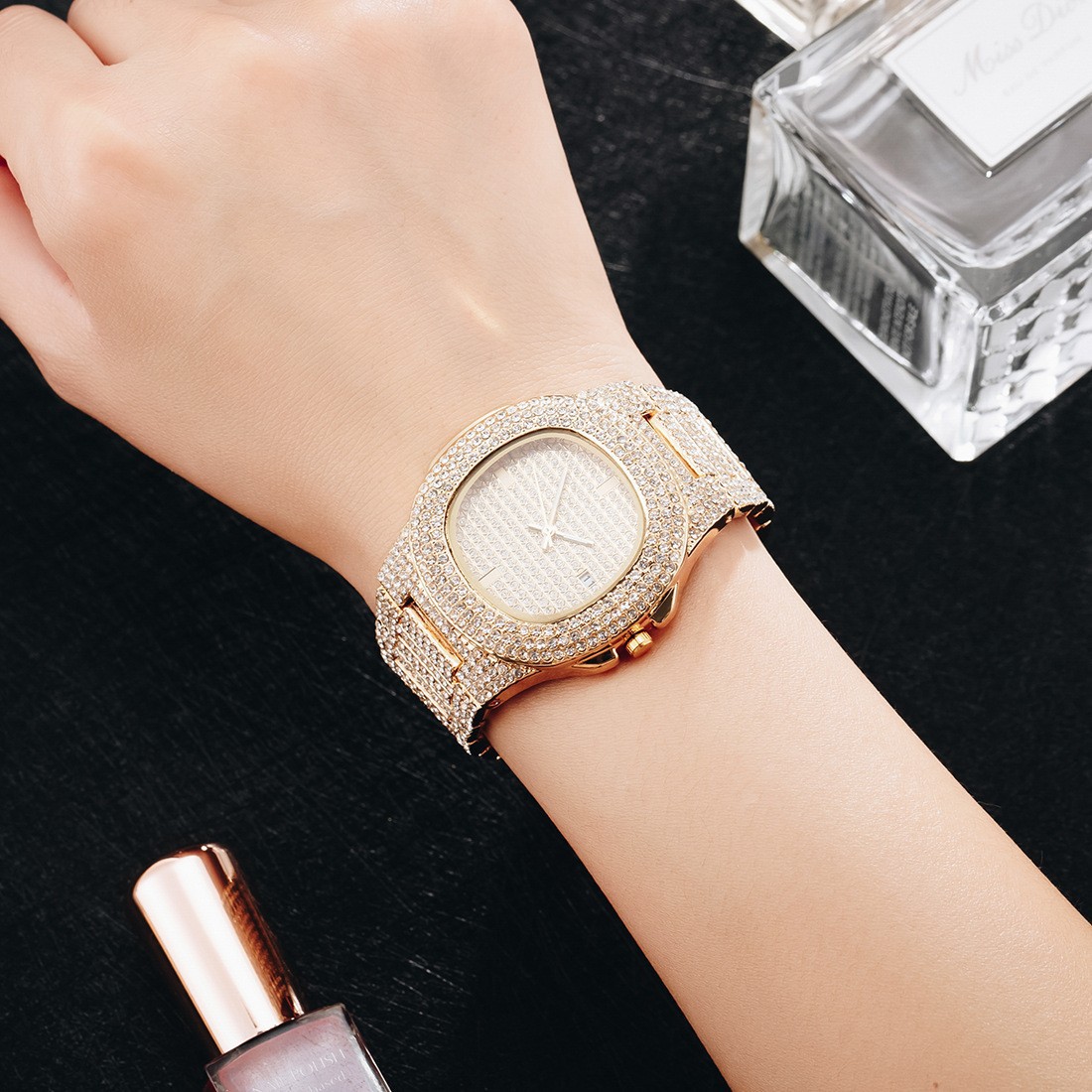 海外貿易向けの新しいファッショナブルなフルダイヤモンドメンズ - Luxury Watch Trading のレビューと価格