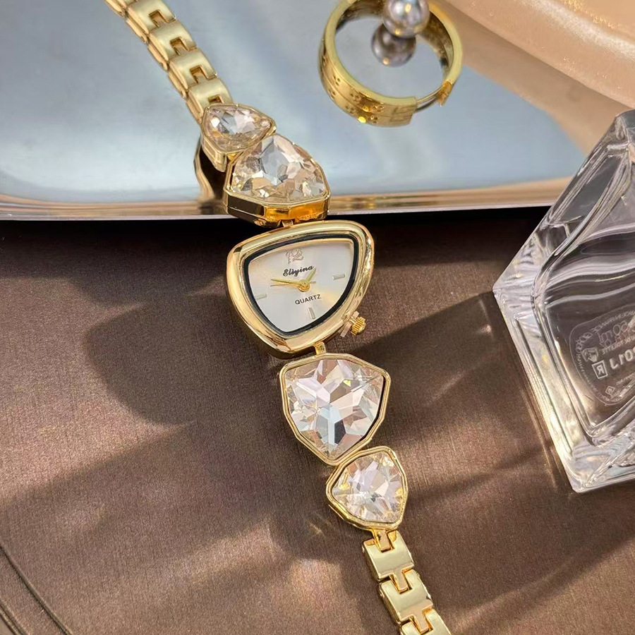 新色配色、イレギュラーデザイン、大きなダイヤモンドウォッチ、 - Luxury Watch Trading のレビューと価格